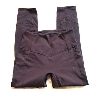 Lululemon high waisted 7/8 Legging size 6